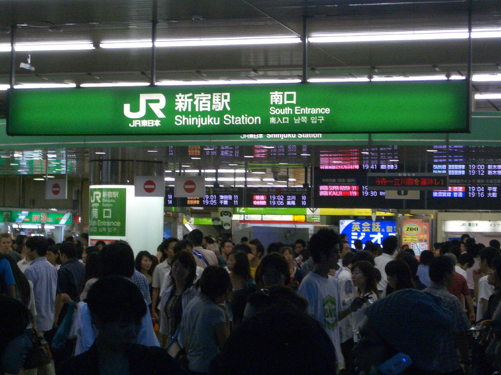 shinjuku_jr_train_station_tokyo